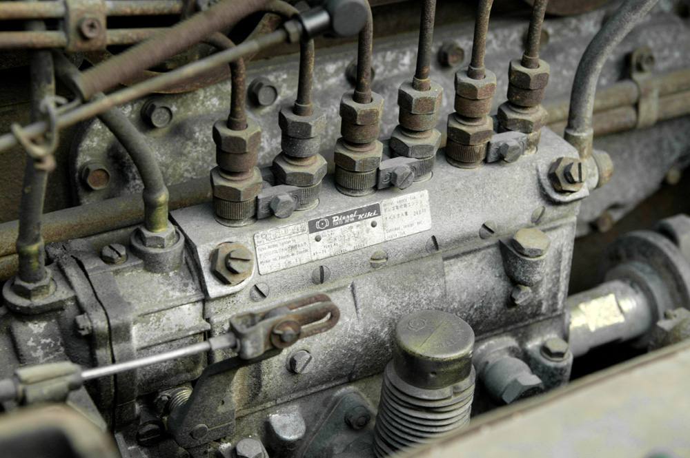 Řadové vstřikovací čerpadlo Bosch na naftovém motoru