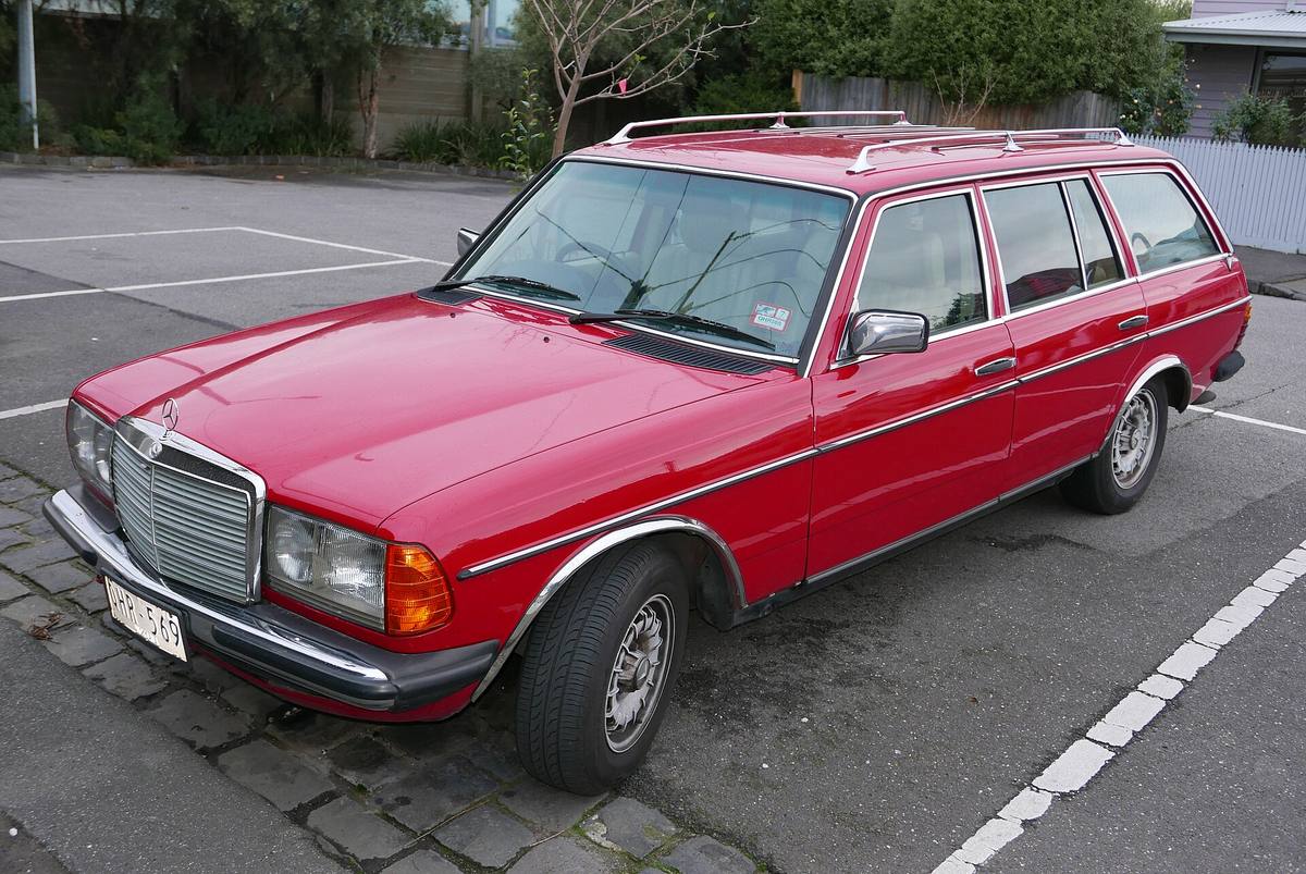 Mercedes-Benz 230 TE, kombi řady 123 z roku 1985