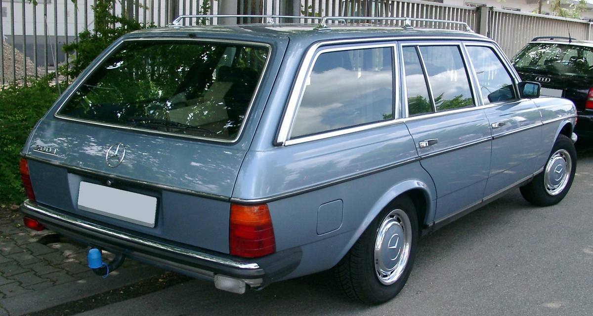 Záď kombi řady 123 v sériové výšce